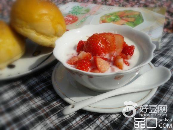 草莓酸奶沙拉