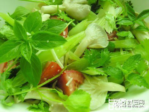 蘑菇西芹沙拉