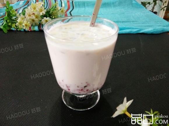 树莓酱香蕉牛奶