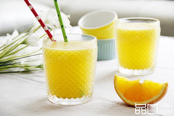 鲜榨蜜梨香橙汁