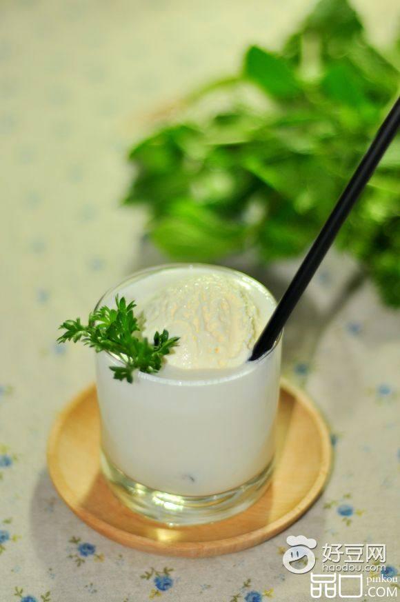 香蕉牛奶冰淇淋冰饮