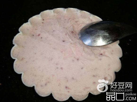 香草味杨梅酱冰淇淋