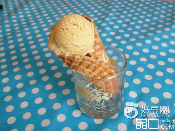 芒果蛋筒冰淇淋