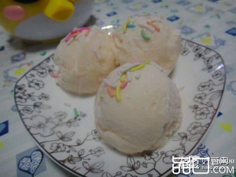 DIY菠萝冰淇淋小雪球