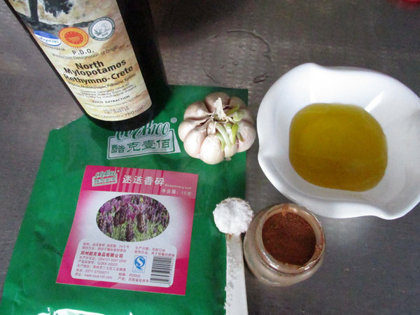 迷迭香蒜蓉面包片步骤9