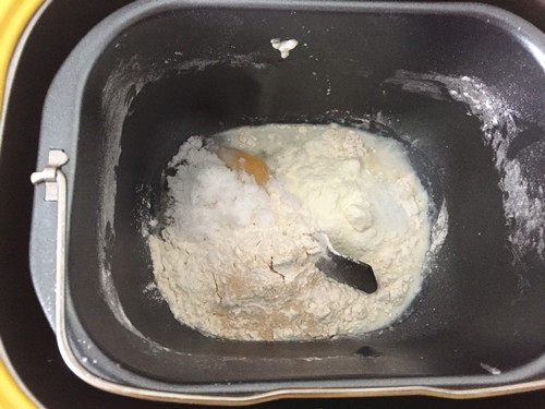 牛奶面包卷步骤1