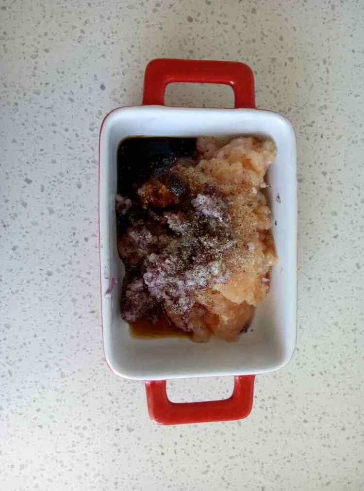 黑椒鸡肉汉堡步骤2
