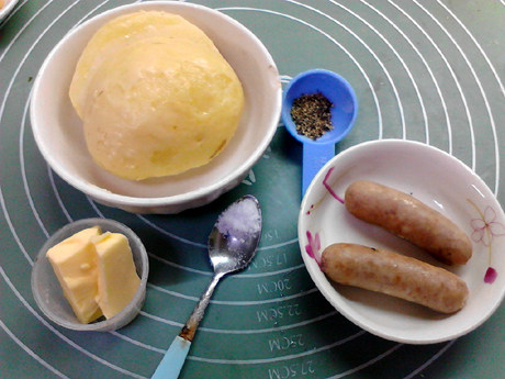 烤肠薯泥茼蒿面包步骤1