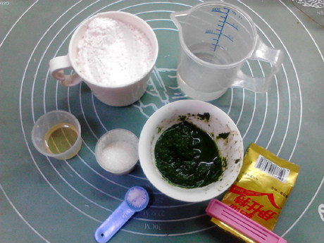 烤肠薯泥茼蒿面包步骤8