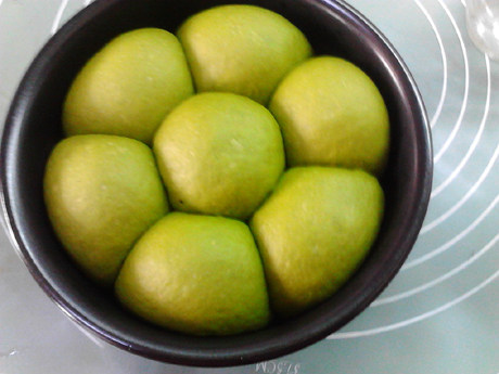 青翠茼蒿面包步骤7