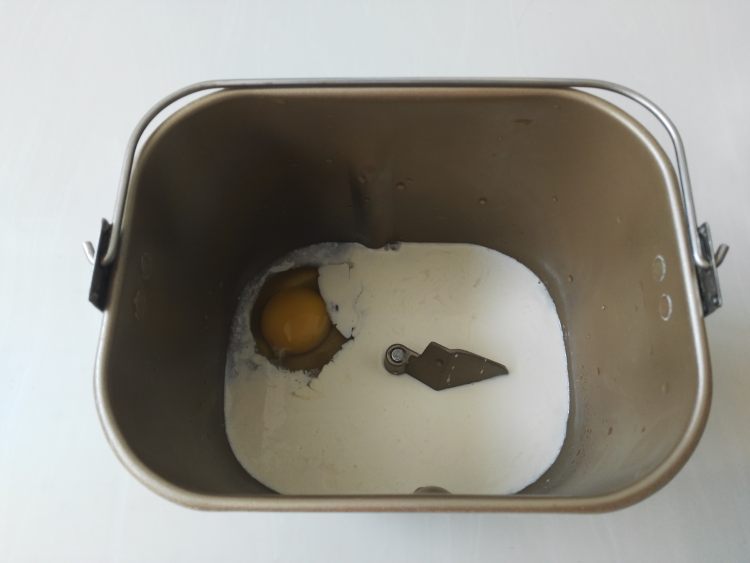 毛毛虫豆沙面包步骤1