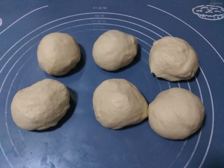 毛毛虫豆沙面包步骤5