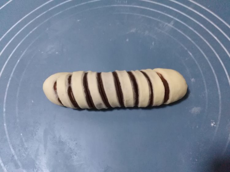 毛毛虫豆沙面包步骤11