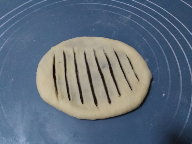 毛毛虫豆沙面包步骤10