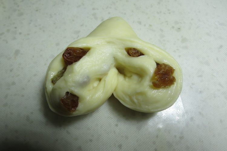 心形葡萄干面包步骤11