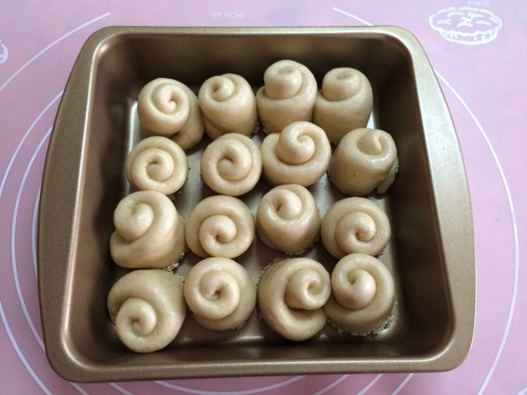 蜂蜜脆底小面包步骤12