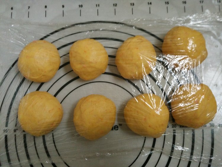 胡萝卜小餐包步骤5