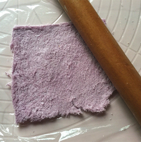 沙拉肉松吐司卷步骤3
