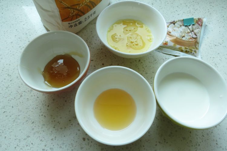 蜂蜜椰蓉心形面包步骤1