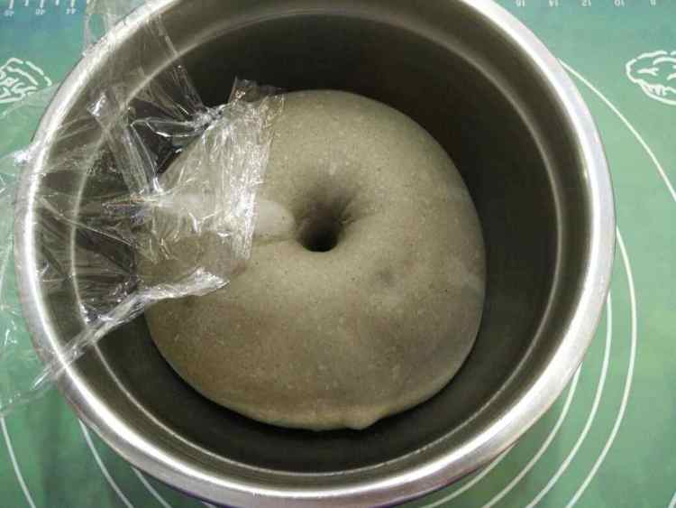 黑芝麻酱核桃软欧步骤5