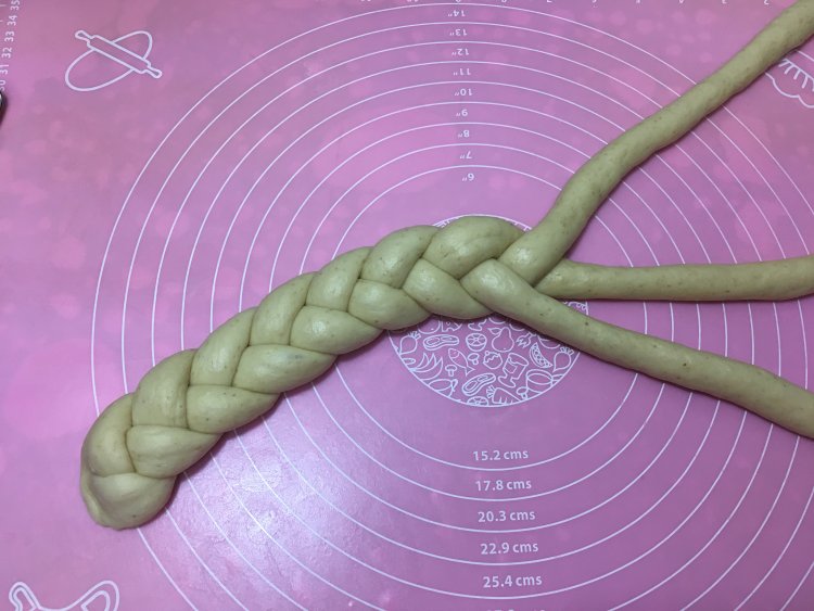 燕麦辫子花环汉堡面包步骤10