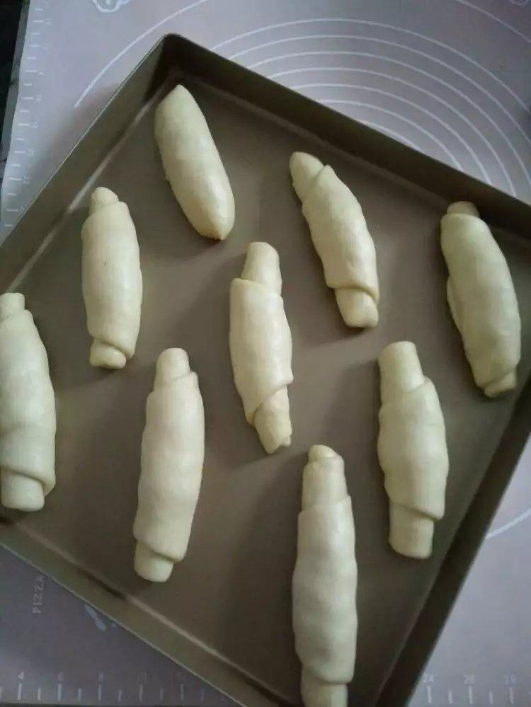 牛角肉松面包步骤11