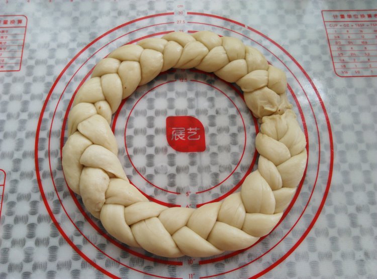 圣诞花环面包步骤8