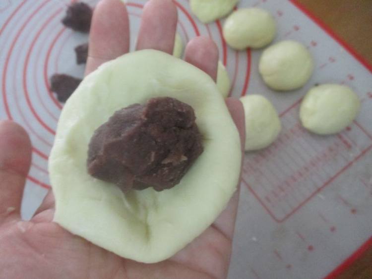 红豆沙菊花面包步骤6