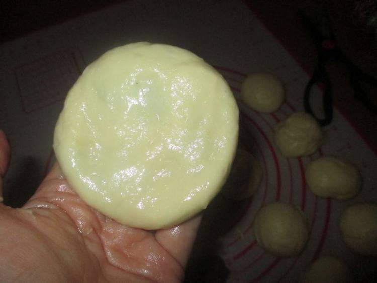 红豆沙菊花面包步骤7