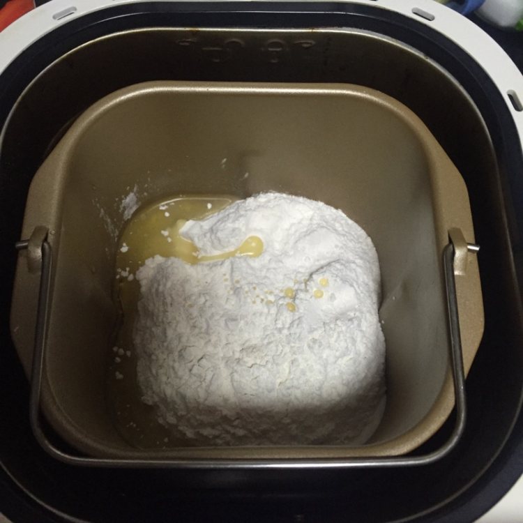 红豆扭扭面包步骤1