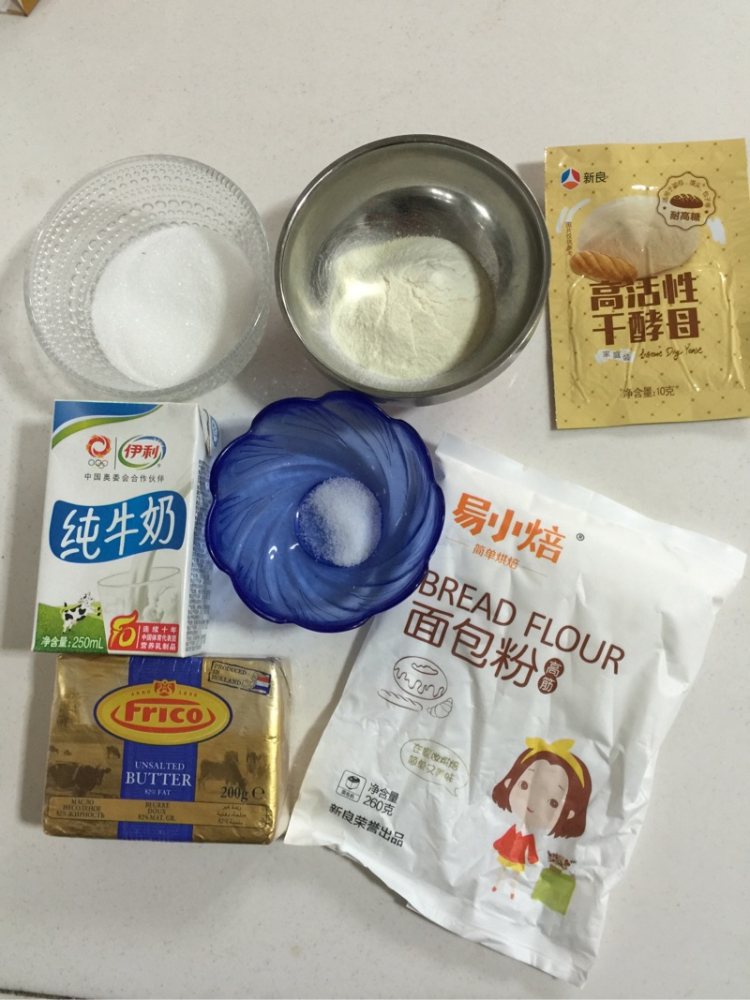 面包机版超松软吐司步骤1