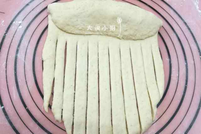 酸奶玉米面紫薯毛毛虫步骤6