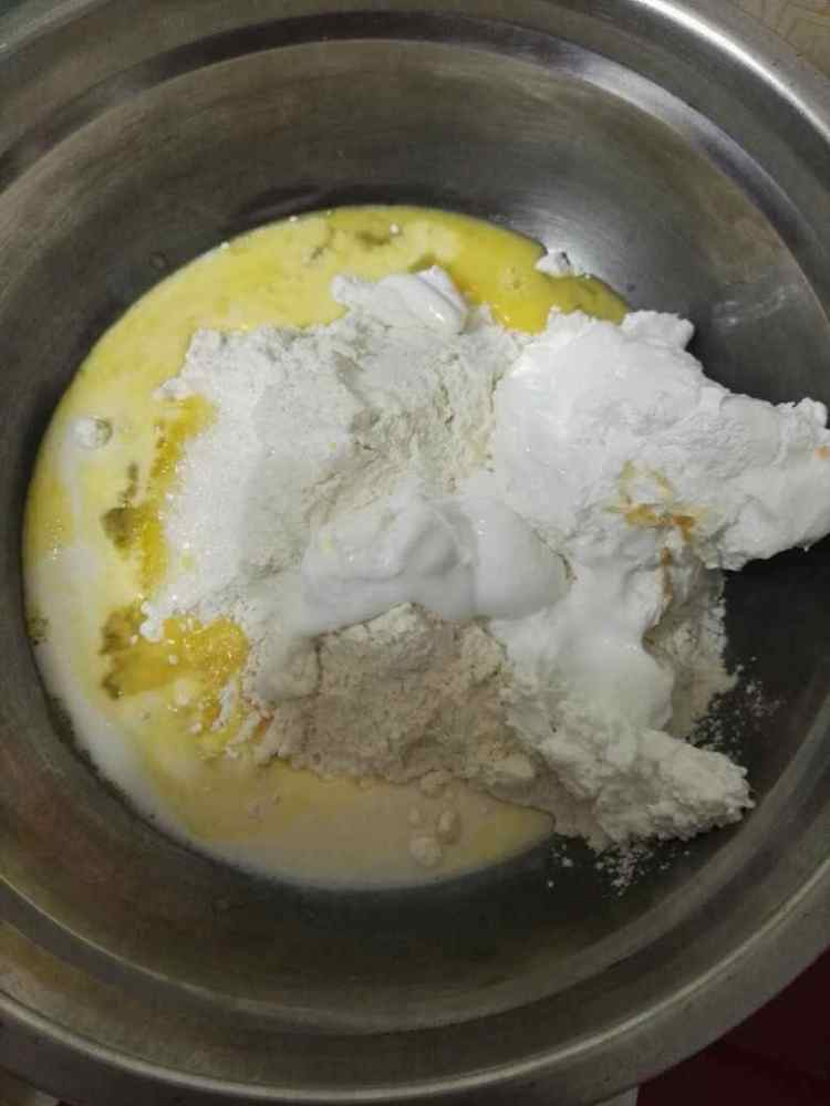 葡萄干花朵面包步骤1