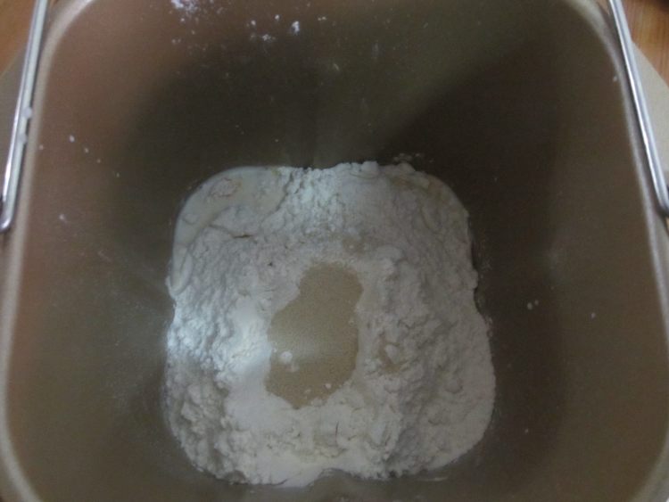 蜜豆辫子排包步骤1