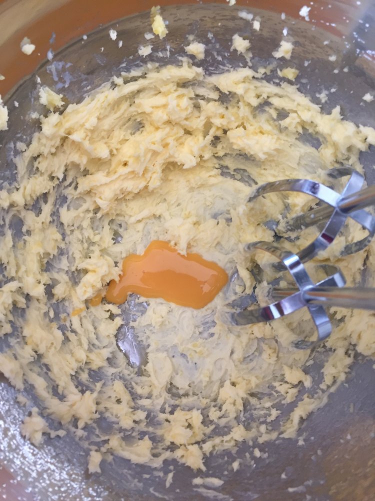 蔓越莓杏仁奶酥面包步骤6
