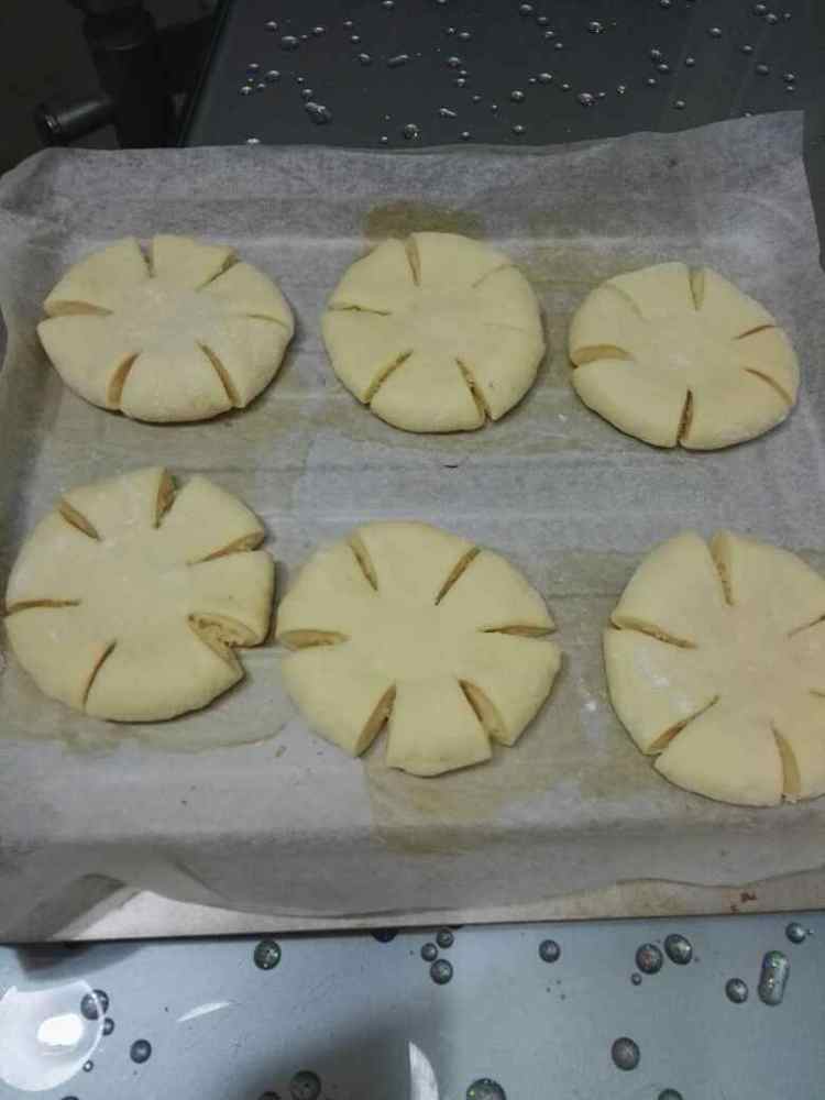 椰丝花朵面包步骤14
