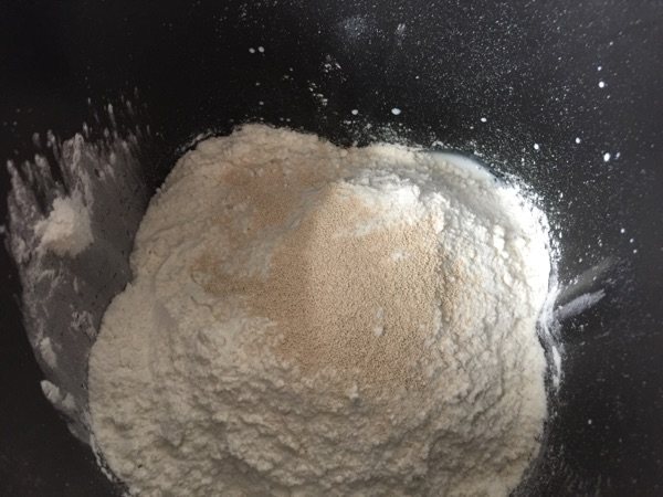 葡萄干菠萝吐司步骤3