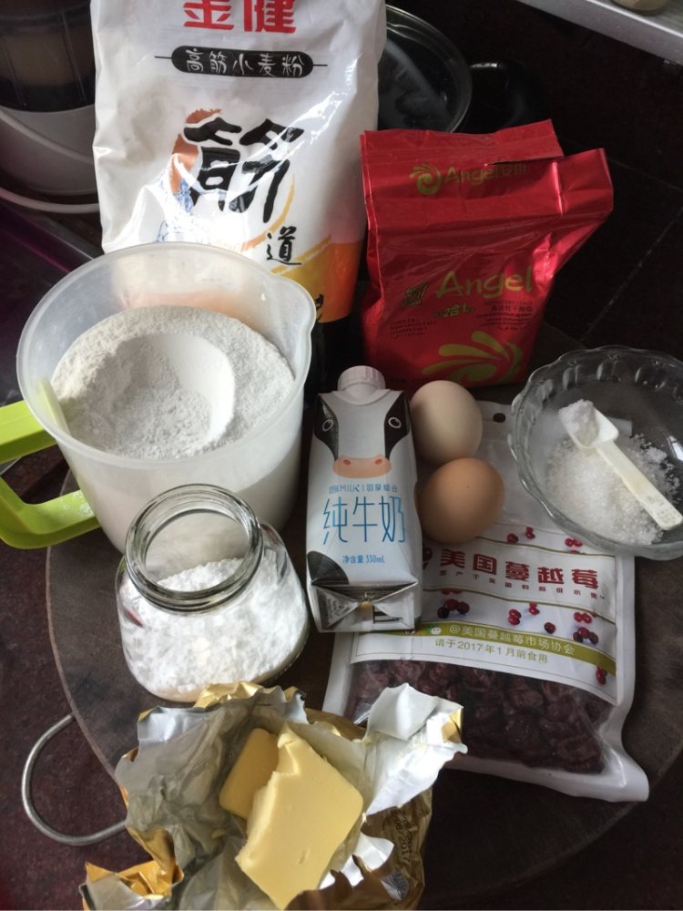 葡萄干菠萝吐司步骤1
