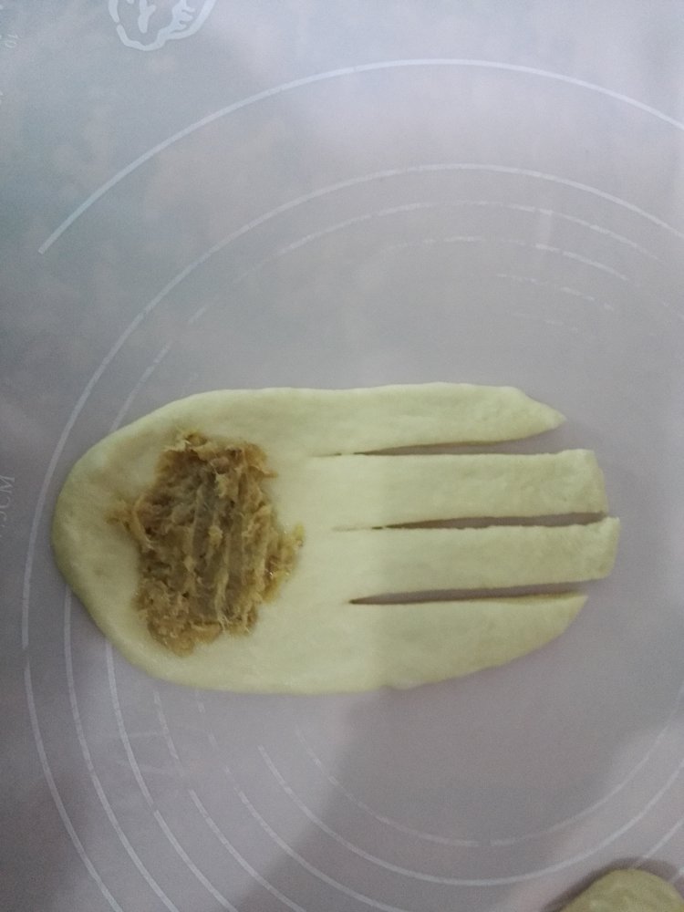 肉松沙拉面包步骤4