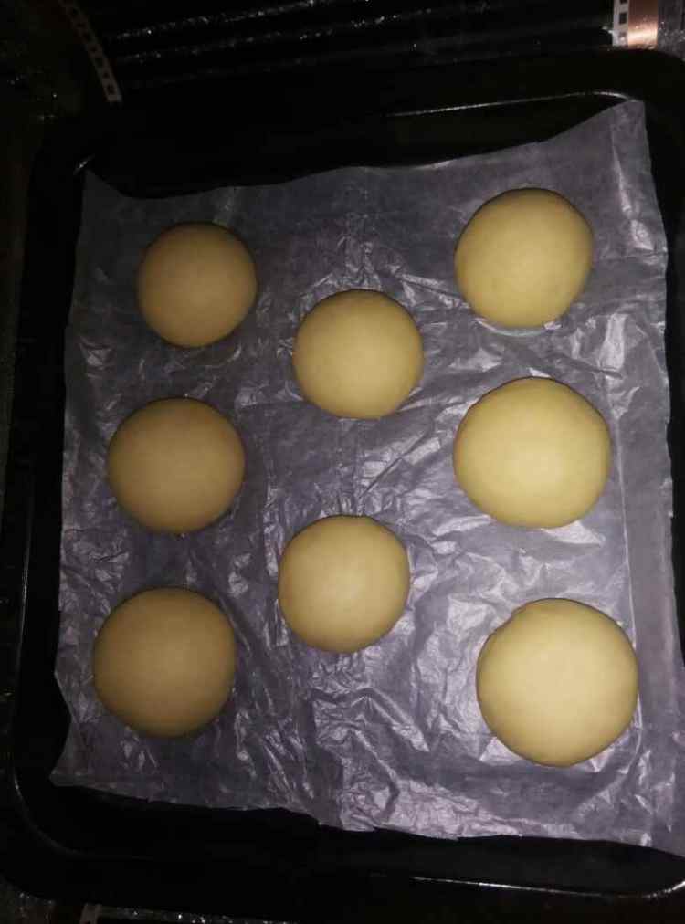 中筋面粉汉堡坯步骤3