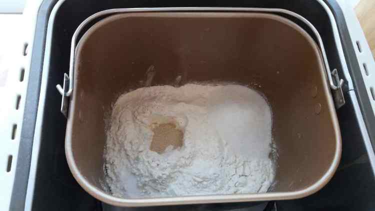 蔓越莓酥粒面包步骤2
