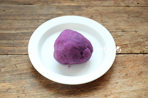 松软可口紫薯蜜豆面包步骤2