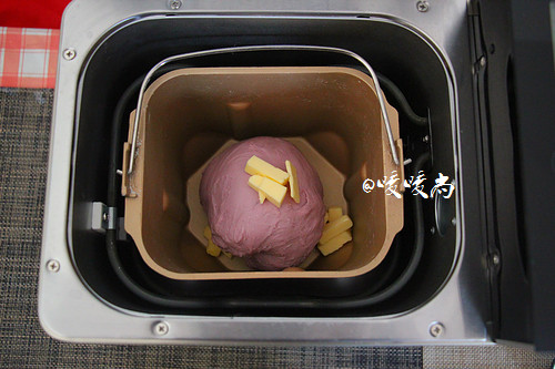 松软可口紫薯蜜豆面包步骤4
