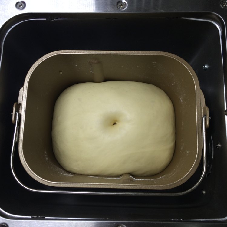 蓝莓炼乳面包卷步骤4
