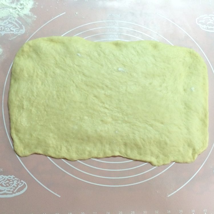 蓝莓炼乳面包卷步骤6