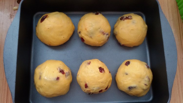 南瓜蔓越莓小餐包步骤6
