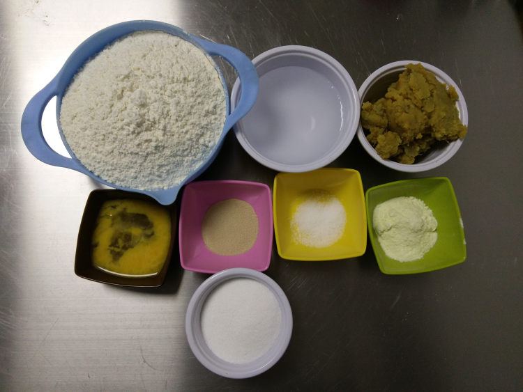 全麦红薯餐包步骤1