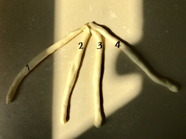 无蛋炼奶花球辫子面包步骤5