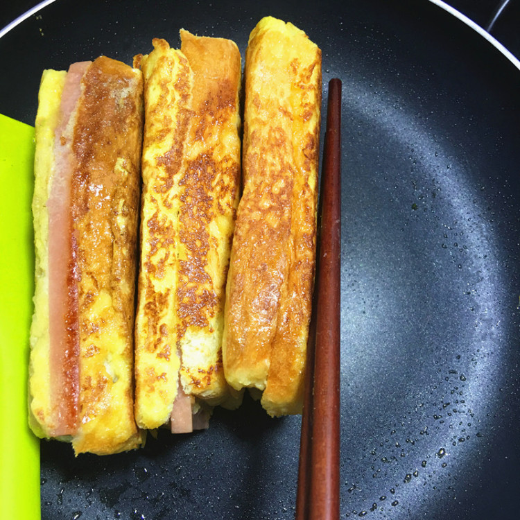 火腿西多士步骤11