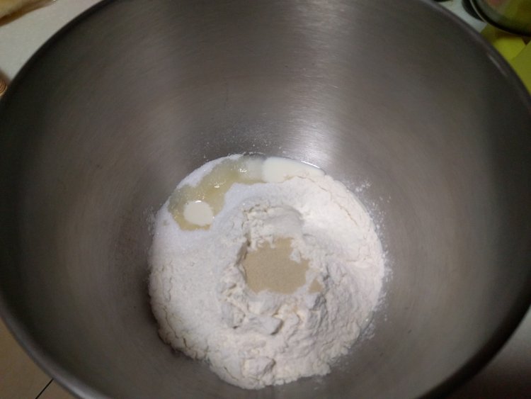 奶酥蜜豆包步骤1
